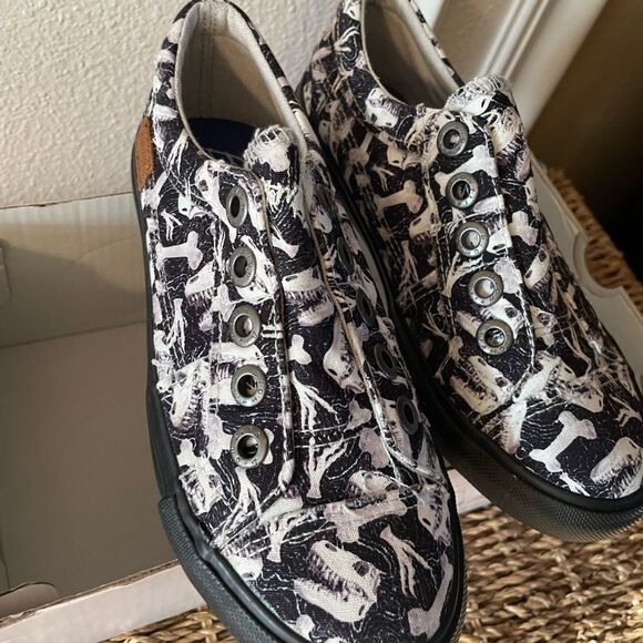 Blowfish Malibu Kids Dinosaur Bones Black and White Loafers New Size 2 - Picture 4 of 15